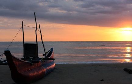 Sonnenaufgang am Strand von Arugam Bay