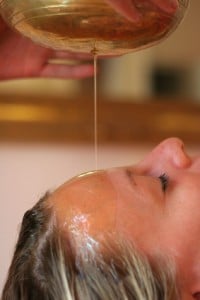 Shirodhara - Behandlungsart bei Ayurveda